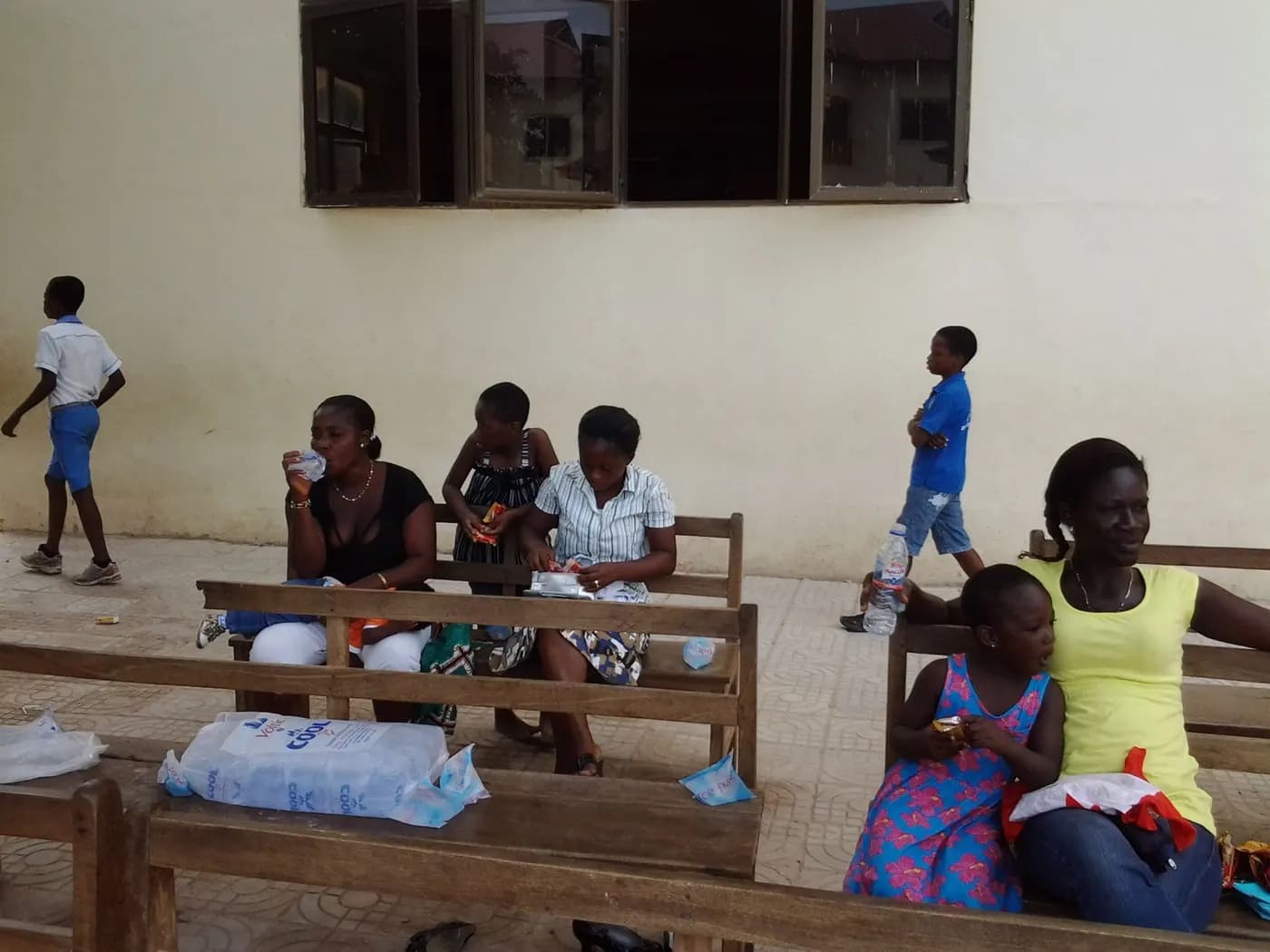 Waiting outside for a turn at the keyboard · Accra, 28 March 2014