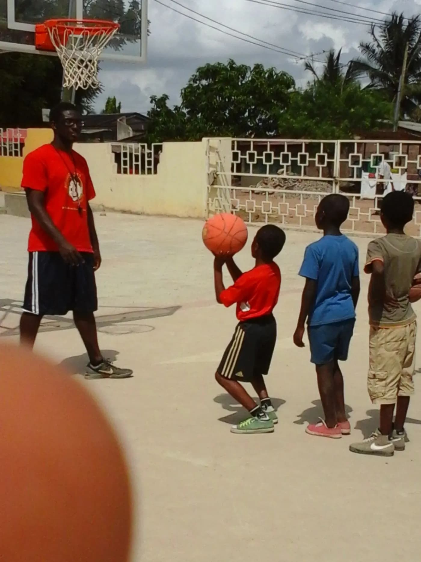 A coach sets up a drill · Accra, 5 April 2014