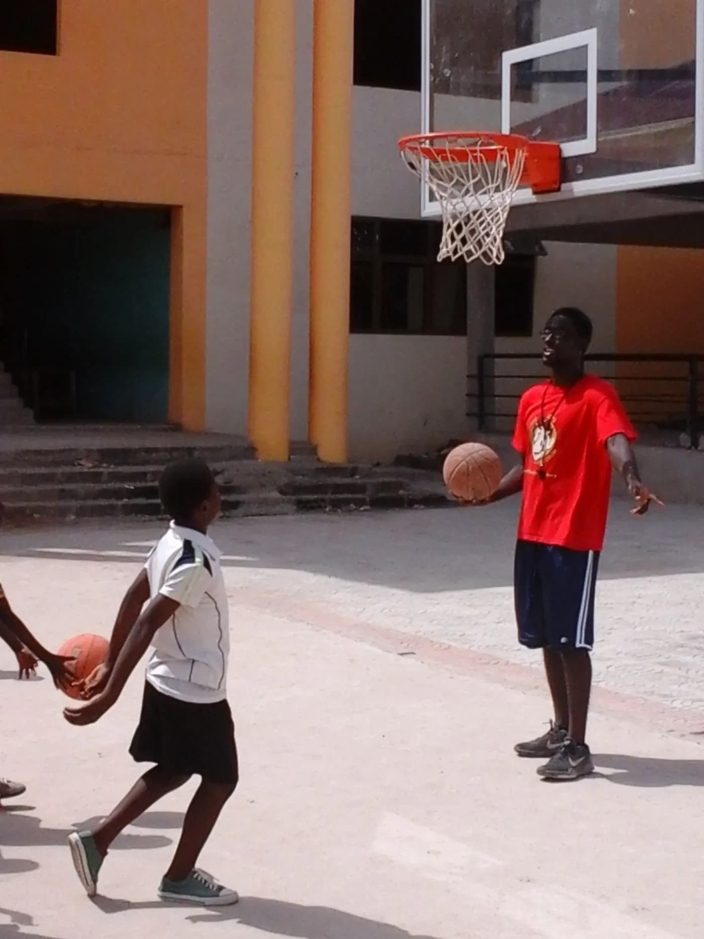 Lining up a shot · Accra, 5 April 2014