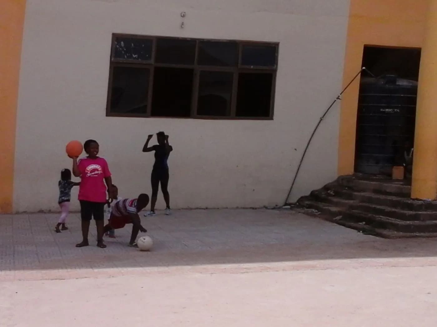 Playing on past the whistle · Accra, 5 April 2014