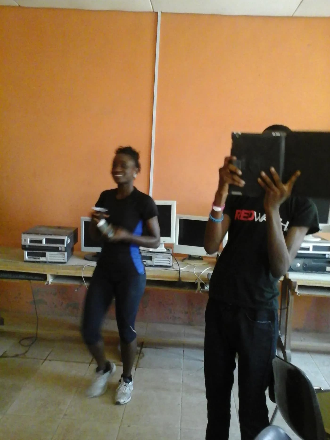 Getting a photograph of everyone · Accra, 5 April 2014