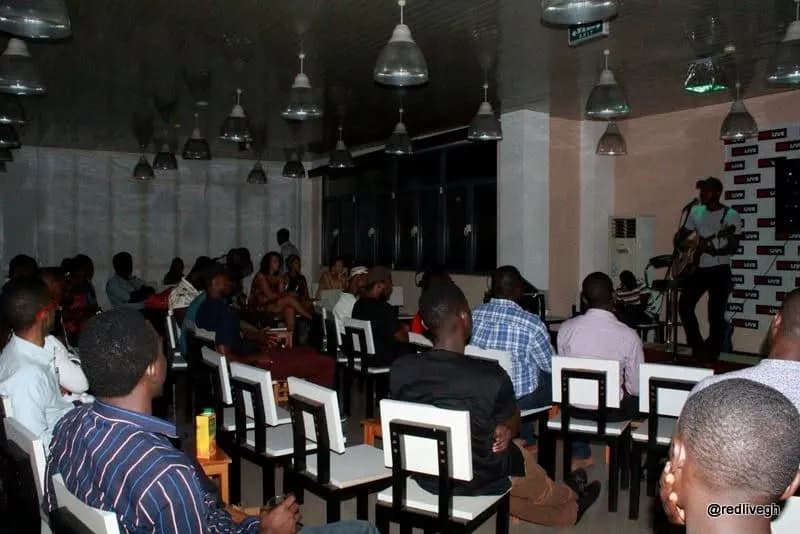 The room, filling up · Accra